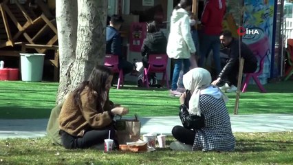 Tokat’ta güneşli hava pandemi önlemlerini unutturdu