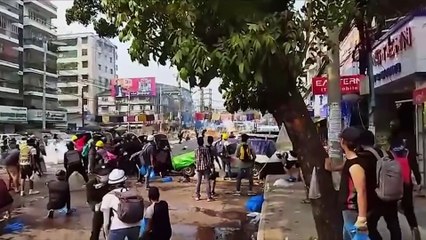 Мьянма: траур и репрессии