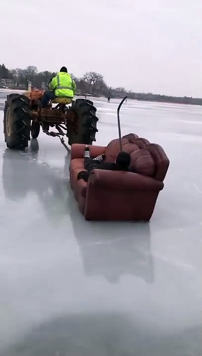 Un tracteur, un canapé... voilà comment on invente un nouveau sport de glisse