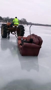 Un tracteur, un canapé... voilà comment on invente un nouveau sport de glisse