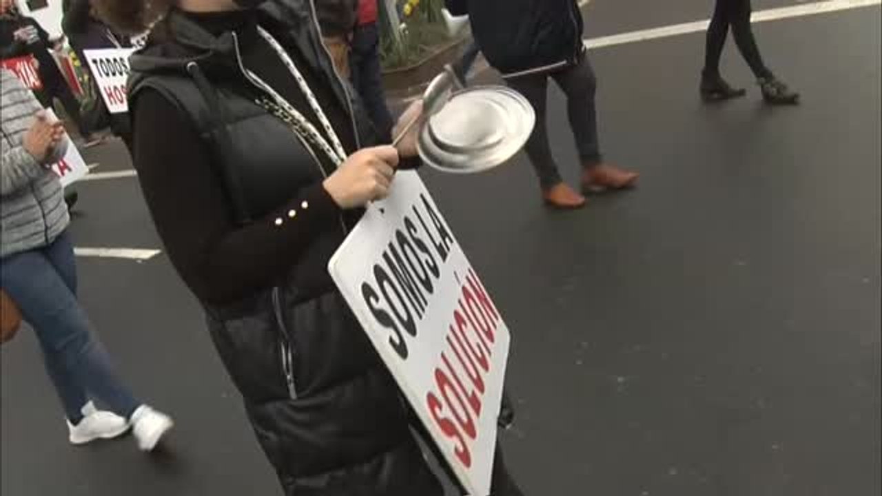 Cientos de hosteleros salen a las calles de Santiago para pedir "ayudas reales"