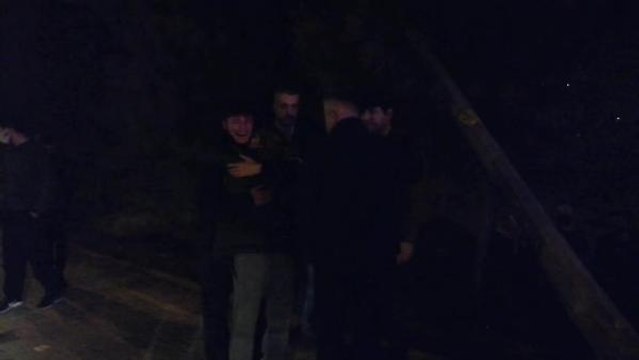 Aydınlatma direğine çarpan otomobildeki 2 kişi yaralandı