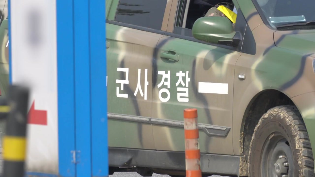 [단독] 병사 생일 떡 납품 비리...軍 경찰 간부 2명 구속 / YTN