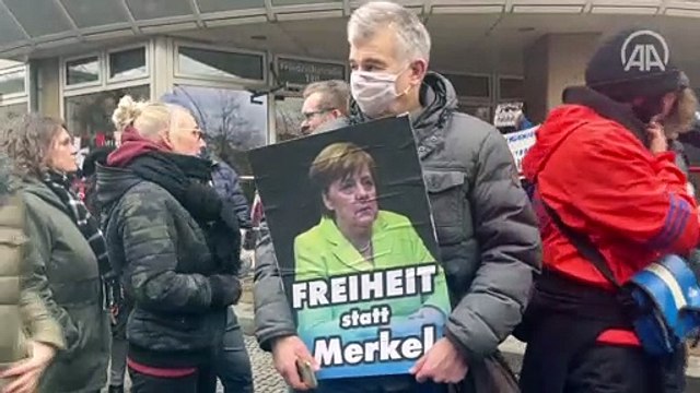 Almanya’nın birçok kentinde Kovid-19 önlemleri protesto edildi