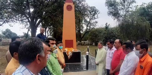 शहीद स्तंभ पर स्कूल शिक्षा मंत्री ने किया नमन