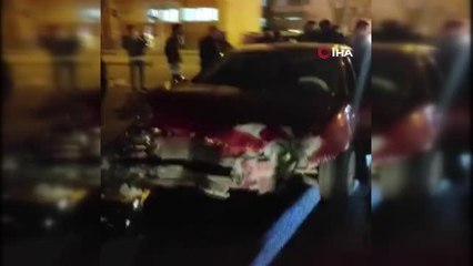 - Diyarbakır'da iki otomobil kafa kafaya çarpıştı: 4 yaralı