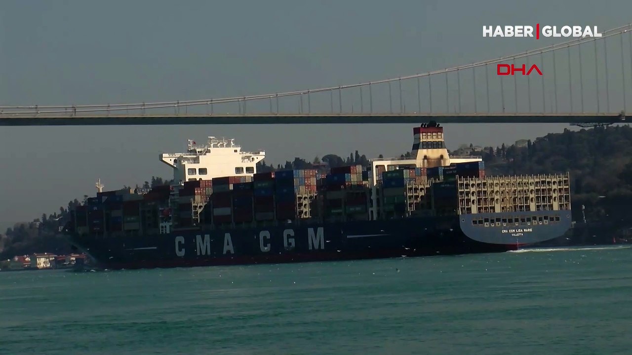 300 metre uzunluğundaki dev boğazdan geçti