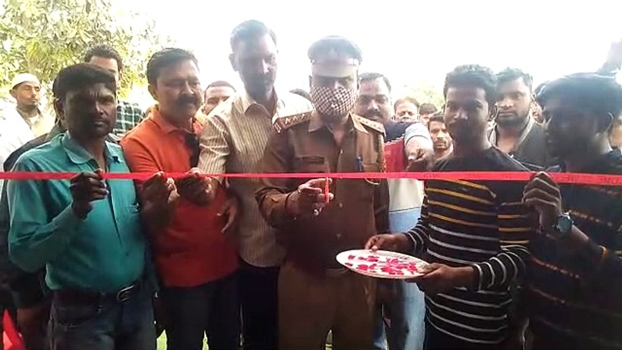 प्रभारी निरीक्षक कोतवाल राजकुमार वर्मा ने रेविन काटकर ऑफिस का उद्घाटन किया