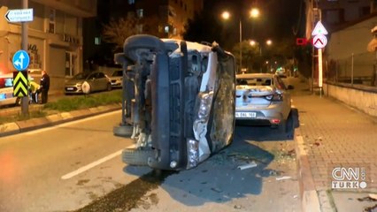 Bir kolu alçıda minibüs şoförü park halindeki araçlara vurduktan sonra takla attı