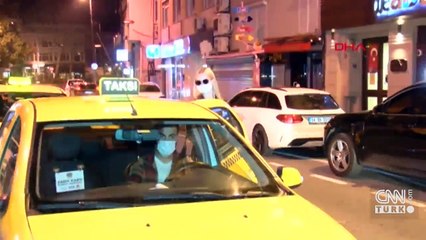 Otelde eğlenceye baskın: Görüntü alan gazetecilere saldırdılar