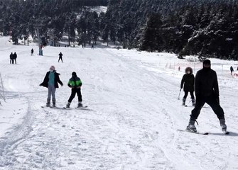 - Yalnızçam'da pistler kayakseverlerle doldu