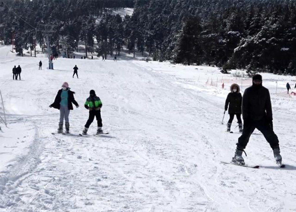 - Yalnızçam'da pistler kayakseverlerle doldu