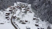 Ayder Yaylası, martta yağan karla yeniden beyaza büründü