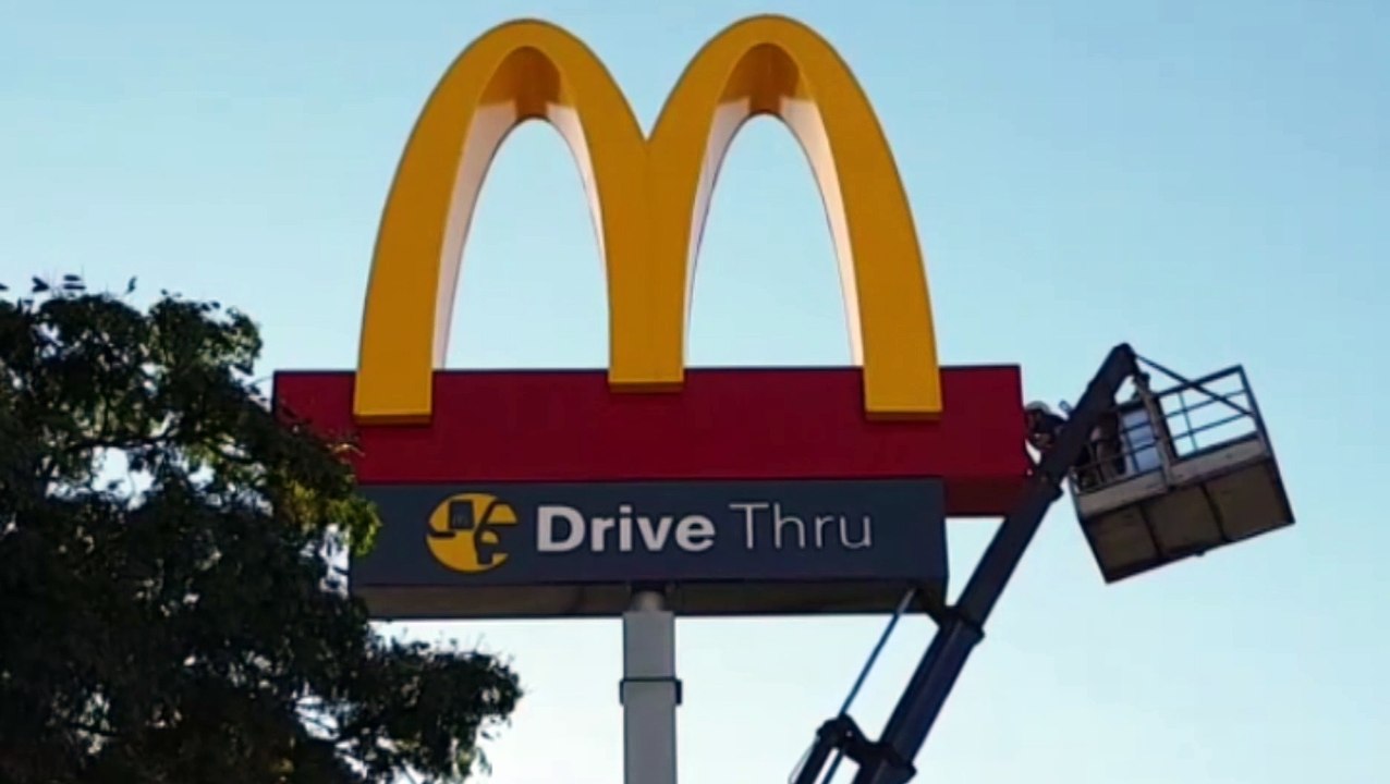 Para realização de manutenção em placa, parte da Rua Riachuelo fica interditada