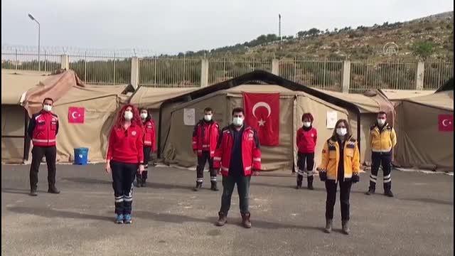 Suriye sınırında görevli sağlıkçılar videolu mesajla meslektaşlarının 14 Mart Tıp Bayramı'nı kutladı