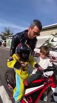 Kenan Sofuoğlu, iki yaşındaki oğlunun motorsiklet kullandığı anları paylaştı