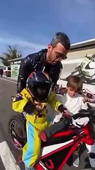 Kenan Sofuoğlu, iki yaşındaki oğlunun motorsiklet kullandığı anları paylaştı