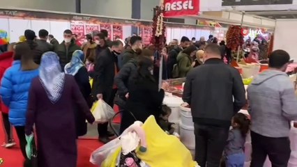 Van'da yöresel günler fuarının son gününde sosyal mesafe hiçe sayıldı