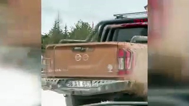 Üzerine benzin dökerek kendini yakmaya kalktı, böyle kurtarıldı