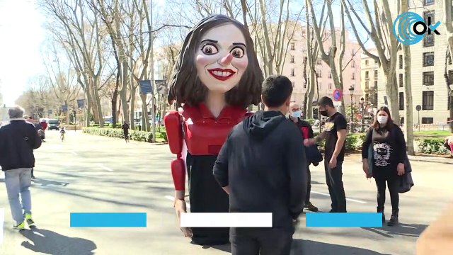 La izquierda lanza a sus sindicatos a la calle para ridiculizar a Ayuso con un ninot llamado ‘Pinocha’