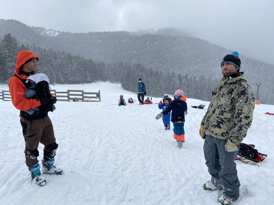 Neige et glissades au col de Porte ce dimanche 14 mars 2021.