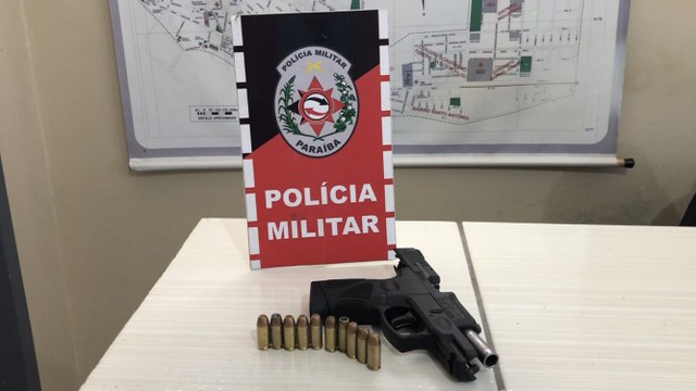 POLÍCIA MILITAR DE PEDRAS DE FOGO PREENDE DOIS HOMENS COM PISTOLA .40