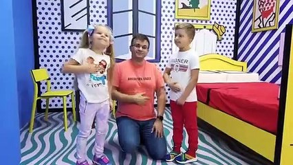 Roma and Diana play with dad in the Museum of Selfies