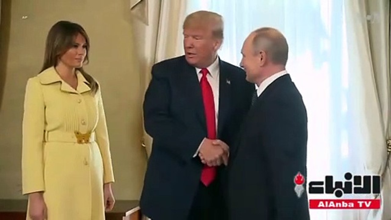رعب على وجه ميلانيا ترامب بعد مصافحة بوتين خلال القمة بين الرئيسين الأميركي والروسي