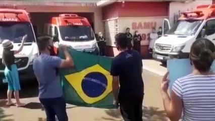 Grupo de jovens presta louvores e orações à equipe médica e pacientes da UPA Brasília