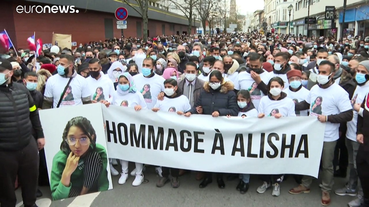 Alisha (14): Gemobbt, geschlagen und in die Seine geworfen