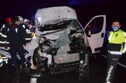Minibüs, TIR'a arkadan çarptı: 1 ölü, 1 yaralı