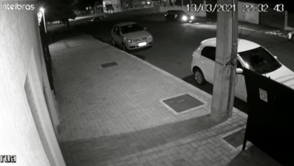 Câmera flagra acidente que deixou jovens em estado grave