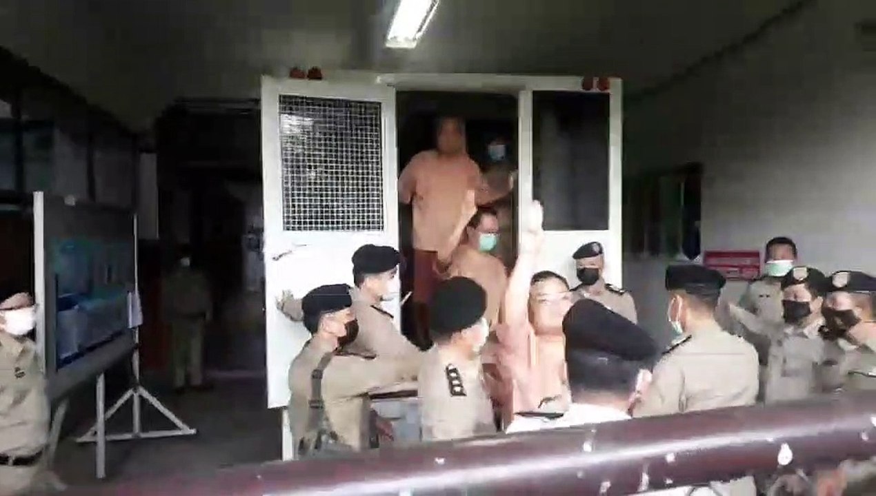 เพนกวิน ตะโกนเสียงสั่นเครือ คุกขังความจริงไม่ได้