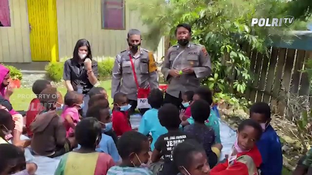 Berita Polri Update 15/03/2021 Tim Satgas Binmas Polri Berikan Sosialisasi Dan Bantuan Ke Kampung Salapek