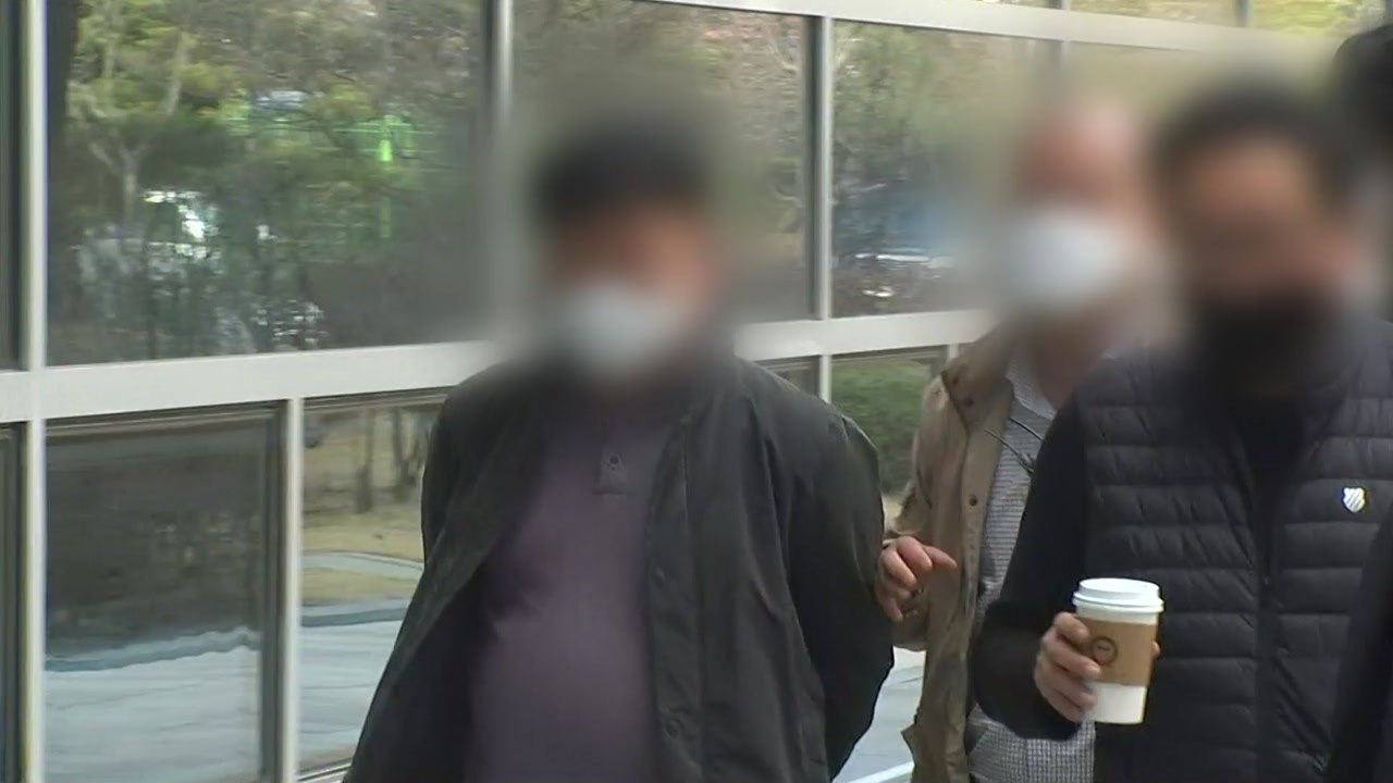 '마스크 판매사기' 연루 의혹 경찰관, 구속 갈림길 / YTN