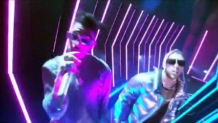 Bad Bunny y Jhay Cortez cantan ‘Dákiti'