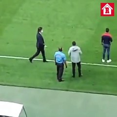 Solari muestra su categoría con los jugadores de Chivas