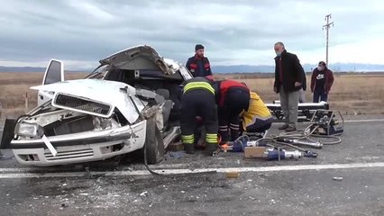 KONYA- Servis midibüsü ile otomobil çarpıştı: 2 yaralı