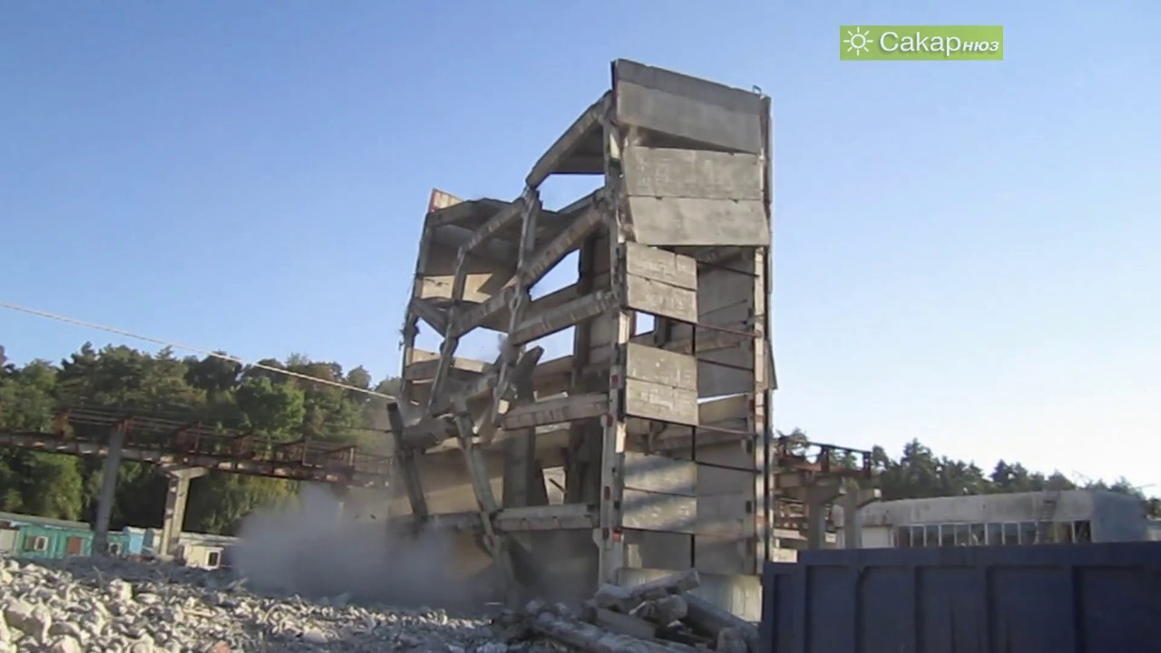 Събаряне на стари сгради Demolition Old buildings, chimneys