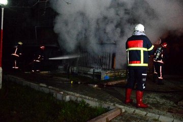 Eşine kızdı evi yaktı