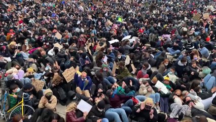 Polícia londrina pressionada por repressão controversa