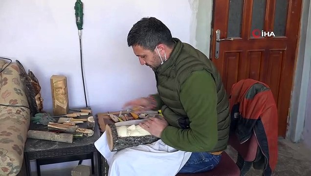 Sobada yakacağı odunla sanat öğrendi, çeşit çeşit ürün ortaya çıkardı