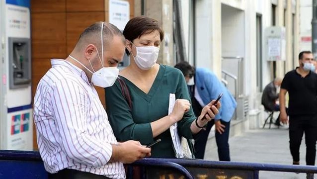 İstanbul'da bugünden itibaren kıraathane, berber, internet kafe gibi yerlere girişte HES kodu zorunlu oldu