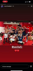 La improvisada fiesta del Sevilla FC tras ganar el derbi
