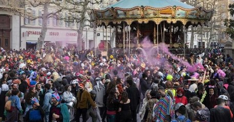 Marseille : des milliers de personnes se sont rassemblées lors d'un carnaval illégal