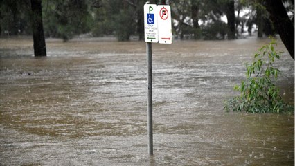 Australia hit by worst floods in 30 years