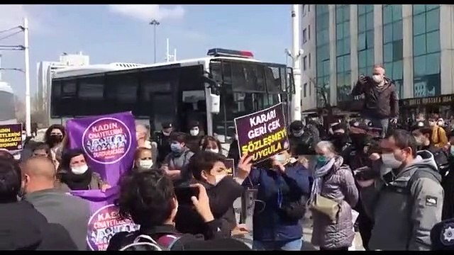 Kadınlar İstanbul Sözleşmesi için yeniden sokağa indi