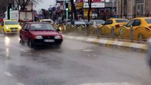 EDİRNE - Sağanak nedeniyle cadde ve sokaklarda su birikintileri oluştu