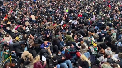 El asesinato de una joven por un policía y la represión de la vigilia por su muerte caldean Londres