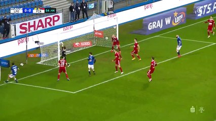 L'incroyable arrêt de ce gardien de but en Pologne